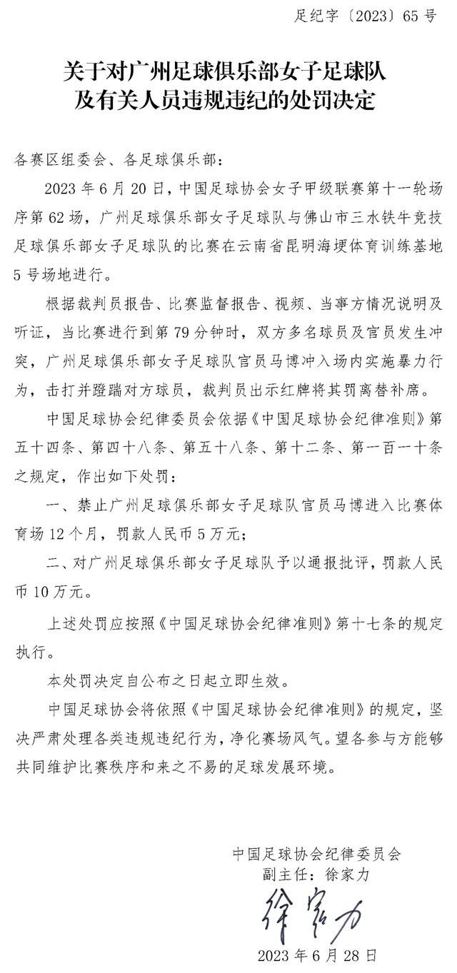 除此之外，兰斯更是秀出了未来感十足的智能超级跑车，不仅能全自动驾驶，在街头与追兵上演酷炫追车戏码，还拥有智能声控和强大火力装备，令人眼花缭乱